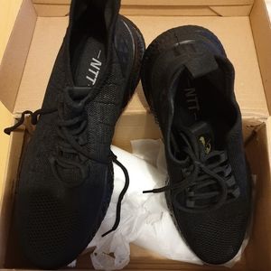 NWT black men's sneakers 👟